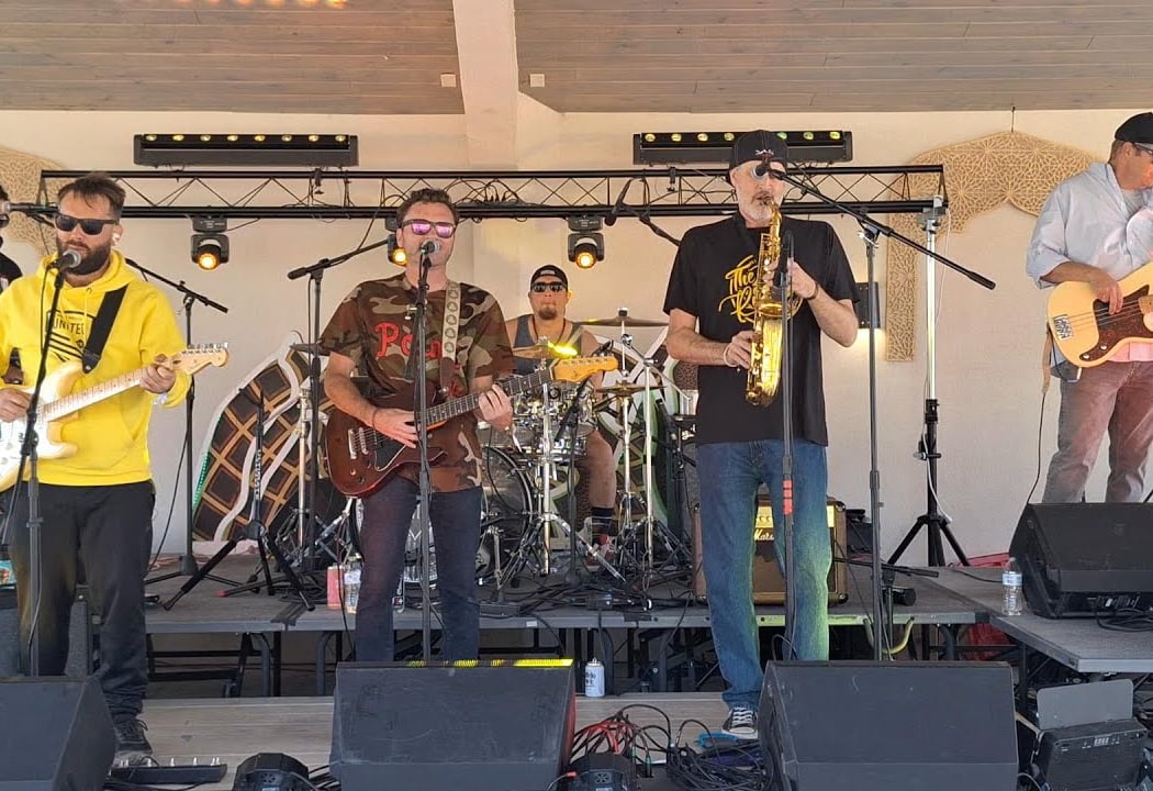 Revíva live at Old Town Plaza 5